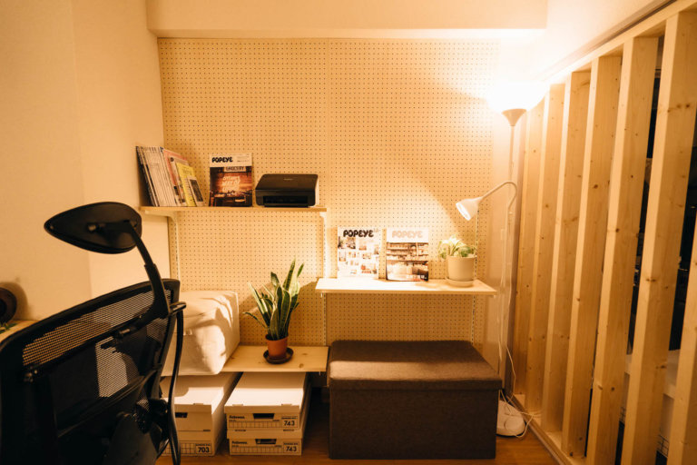 DIYで作る格子状の間仕切り壁。光や風を緩やかに通す機能的なパーティションの作り方 | 99% DIY -DIYブログ-