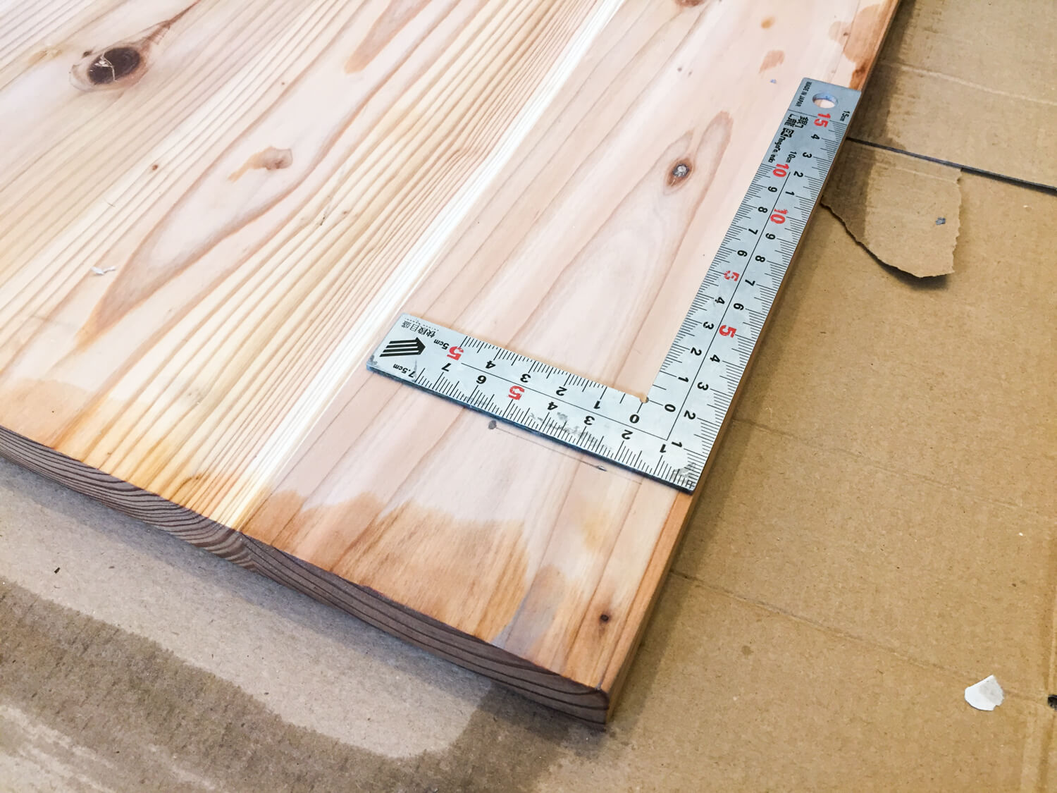 簡単DIY】杉の集成材を使ったデスクを自作する | 99% DIY -DIYブログ-