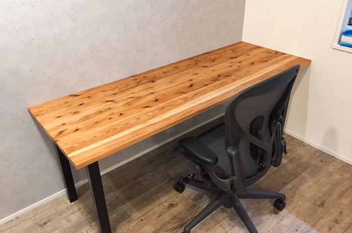 【簡単DIY】杉の集成材を使ったデスクを自作する