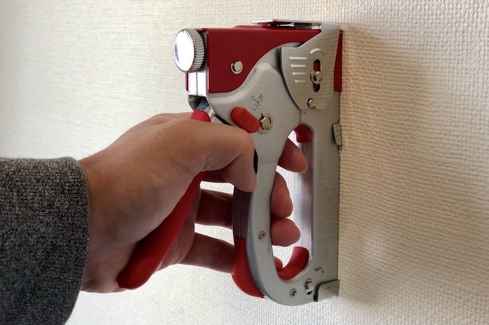 画鋲の針よりタッカーの針の穴の方が小さい驚きの事実