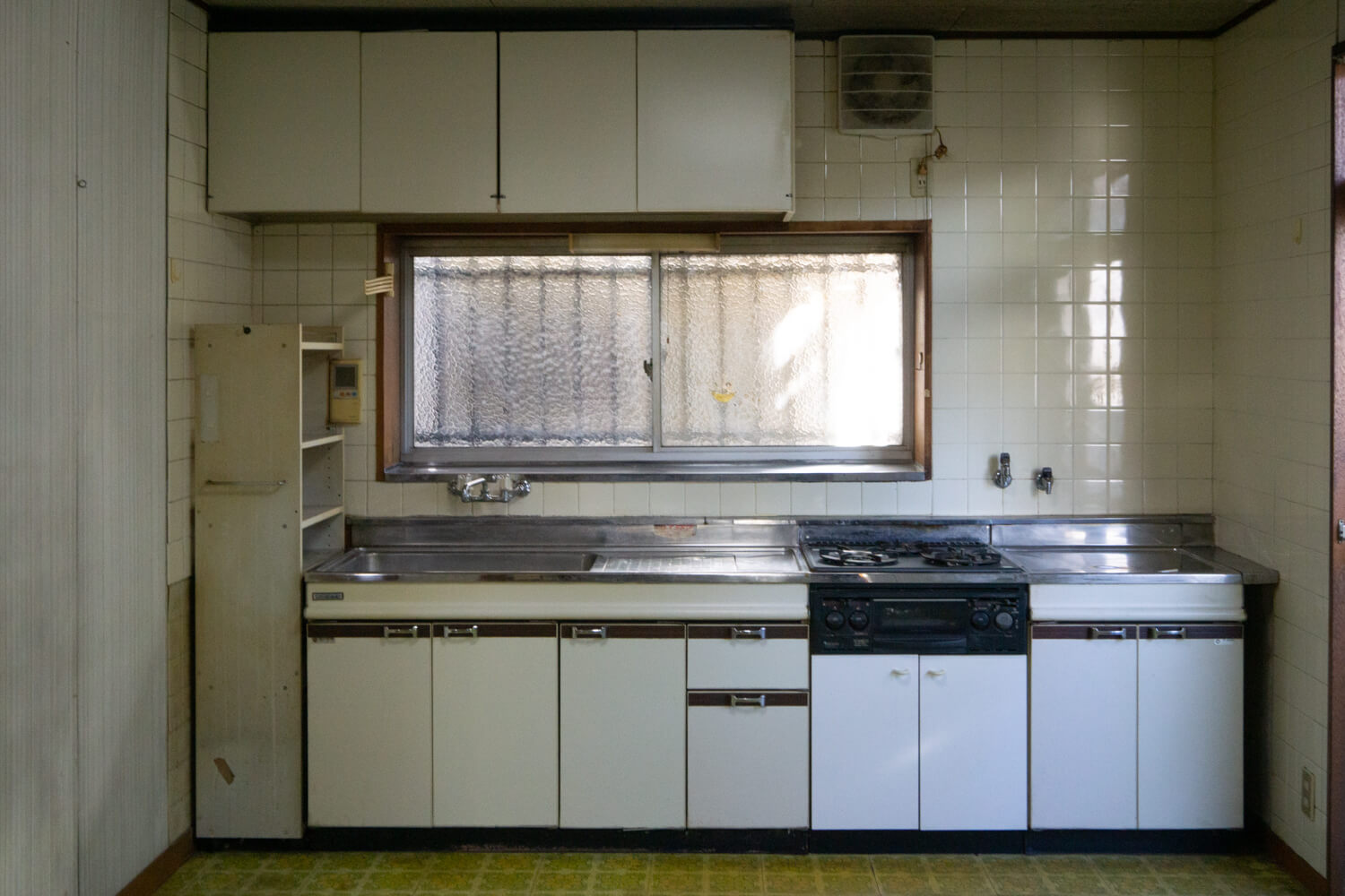 DIY】古いキッチンを劇的にリメイクする方法 | 99% DIY -DIYブログ-