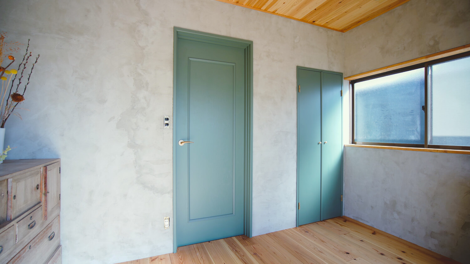 今あるドアにペンキを塗るだけで別物に 手軽にドアの色を変える 99 Diy Diyブログ